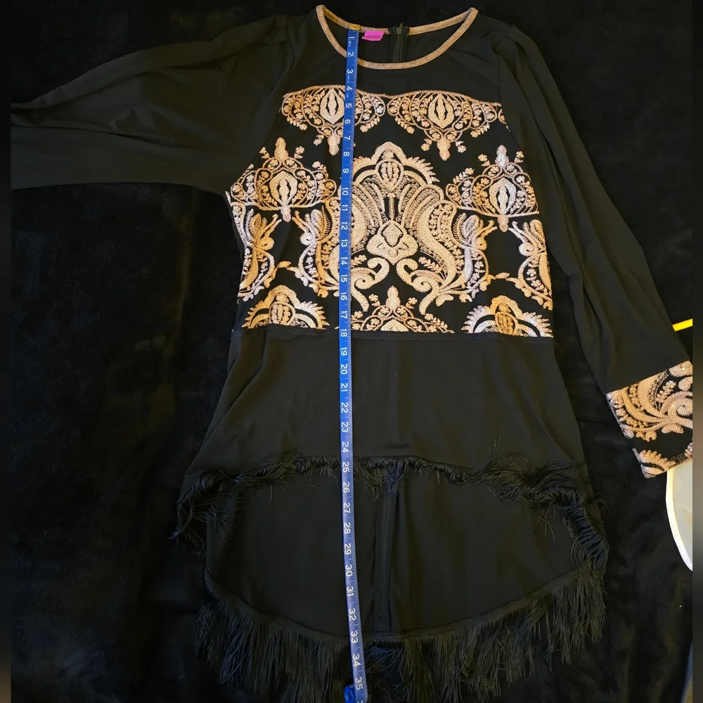 Save The Queen! Elegant Black and Gold Sequin Dress - Picture 5 of 8